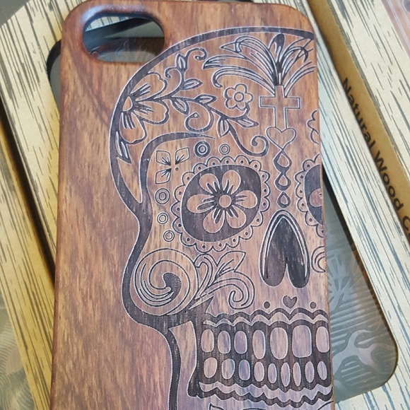 iPhone 7 & 7 Plus Wooden Bamboo Skull Case Cover - Picture 2 of 5